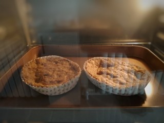 12、紫薯挞,放入中层,180度烤20分钟。