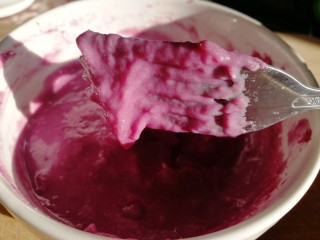 16、紫薯挞,搅拌成浓稠酸奶状。