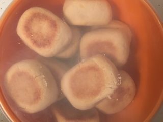 17、凤梨酥,待凉后，一定要封密保存，以免影响口感松脆……