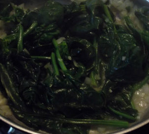 3、菠菜奶酪圆子,下入洗净的菠菜