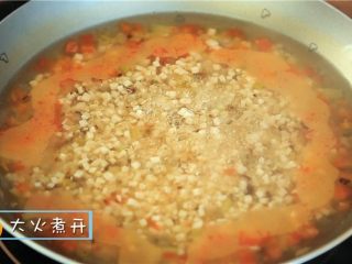 5、宝宝秋季滋补汤,大火煮开后小火慢炖10分钟就可以出锅啦~