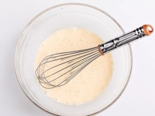 7、脏脏蛋挞,搅拌均匀