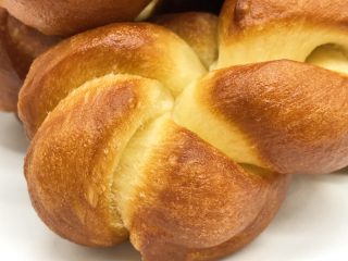 18、东北软炸麻花-妈妈的味道,组织细致，拉丝明显。