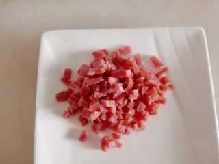 3、香葱火腿包,火腿切小粒，