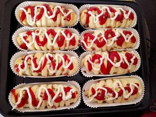 14、香葱火腿包,再挤上沙拉酱，