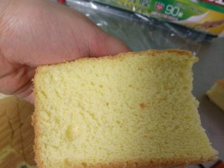 19、戚风蛋糕6寸,色泽金黄，奶香味儿浓郁，啧嘛啧嘛，好次