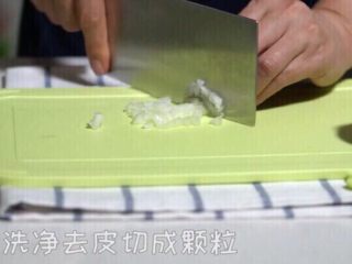 4、三文鱼厚蛋烧,如图