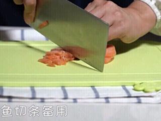 6、三文鱼厚蛋烧,如图