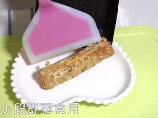 20、三文鱼厚蛋烧,切成小段即可食用