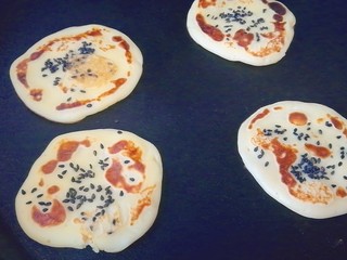 13、酸奶饼(酸奶+鸡蛋),两面都上色就可以出锅了