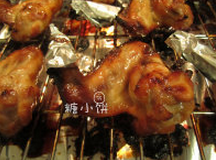 8、苏梅酱烤鸡翅,烤到30分钟时翻面刷料汁，40分钟时再次翻面刷料汁，45-50分钟时取出即可