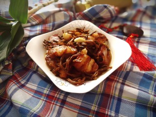 18、#那一抹家乡味#妈妈菜干豆角烧肉,这款具有家乡味道的妈妈菜干豆角烧肉，就做好啦，色香味俱全，记得多准备几碗米饭。