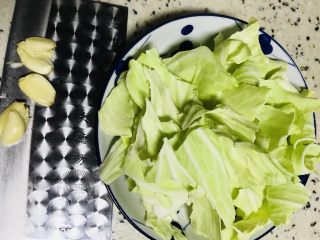 9、清炒包菜,食材明细如下