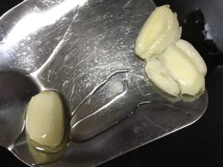 13、清炒包菜,炸制金黄色即可