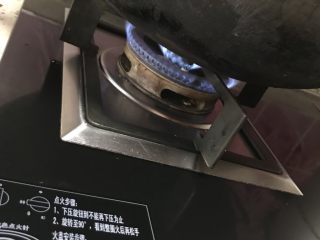 16、清炒包菜,火候加大至中火