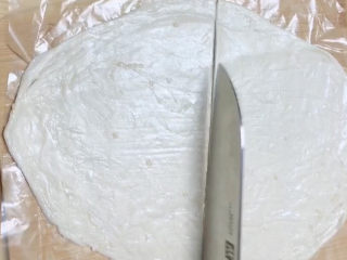 9、香酥牛肉饼,飞饼皮中间切开。