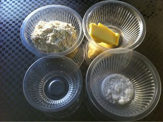 1、南瓜派,准备派皮材料