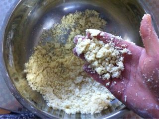 3、南瓜派,搓成沙粒儿状