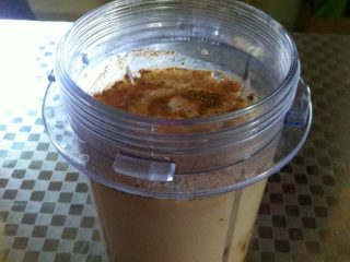 10、南瓜派,把派陷所需的材料全部放入料理机中混合均匀。