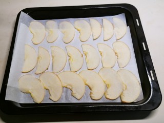 9、烤苹果片,码放整齐