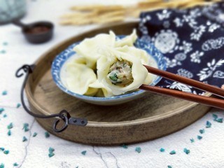 21、芹菜猪肉水饺,皮薄馅大，汁多。