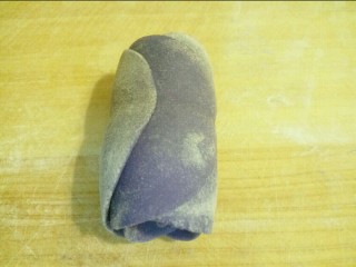 11、蓝色妖姬,从花蕊一头开始卷到头