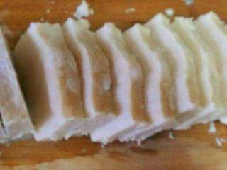 7、炸鲜奶,切好。