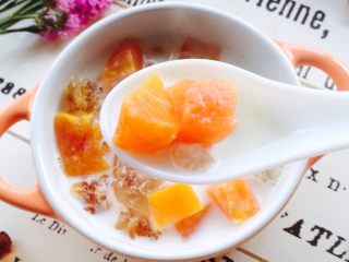 12、木瓜牛奶炖桃胶,慢慢享用美容养颜甜品吧