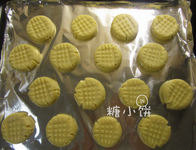 7、牛奶饼干,完成所有生坯，送入预热好170℃的烤箱中烤20分钟即可