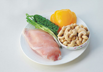 1、腰果鸡丁,准备所需材料。