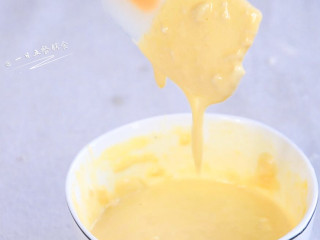 2、韭菜龙利鱼饼,只要最后面糊成可流淌。