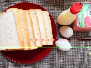 1、简易三明治,食材简单：）