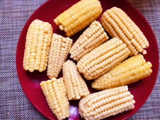 9、简易三明治,煮稀饭时蒸玉米 很方便