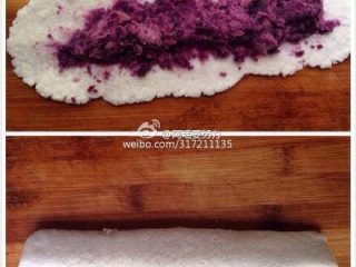 4、Q弹水晶紫薯卷,把紫薯陷铺平到西米皮上再封口卷好