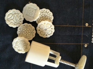 15、豌豆糕,用自己喜欢的模具做出花型。