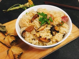 14、腊肠栗子糯米焖饭 快手美味,我不客气了哦~~你要不要来一碗？