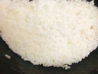 6、干贝鱿鱼白菜粥 鲜甜美味营养,隔夜白饭是很好的主食食材哦!