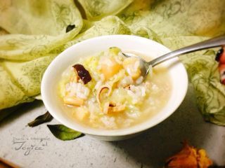 18、干贝鱿鱼白菜粥 鲜甜美味营养,吃了一碗,还要加多一碗的!