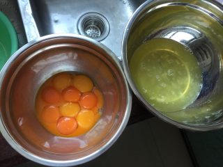 2、核桃杯子蛋糕,蛋清蛋黄分离