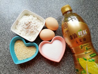 1、芝麻杯子蛋糕,准备好食材。