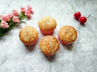 15、芝麻杯子蛋糕,松软可口的杯子蛋糕。