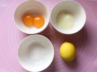 2、百变鸡蛋+蛋黄溶豆,称量好所需食材。