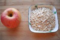 1、苹果燕麦粥,准备食材