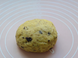 5、宝宝磨牙棒,简单揉成面团，静置30分钟