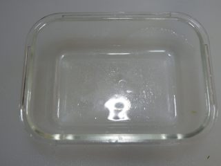 6、宝宝辅食—蔓越莓山药糕,取一个耐高温的容器。