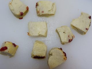 12、宝宝辅食—蔓越莓山药糕,切成合适的小块即可~
