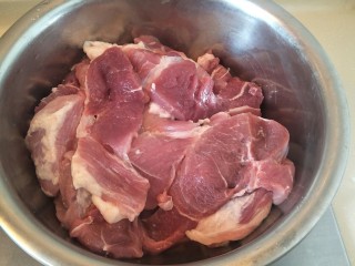 3、＃猪里脊＃绝世好叉烧-港式叉烧,方便一会儿的腌制。