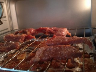 14、＃猪里脊＃绝世好叉烧-港式叉烧,烤箱200°烤20分钟后。