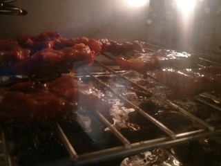 17、＃猪里脊＃绝世好叉烧-港式叉烧,再放回烤箱继续烤20分钟。