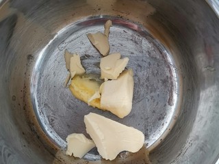 10、千层福袋蛋糕,加热黄油至有些焦化
